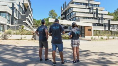 Un procedimiento en Pinamar. (Prensa ARBA)