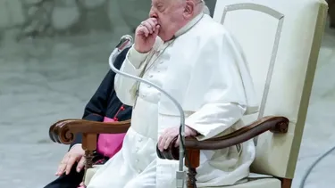 La bronquitis que sufre Francisco llevó a su internación en un hospital del Vaticano. (ABC)