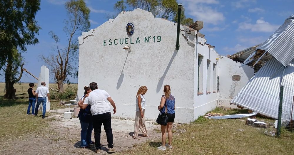 El techo de la escuela rural de Cañuelas quedó destruido.