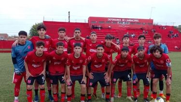 Equipo de la Séptima división del club Defensores de Cambaceres. (Facebook/Tribuna Roja)