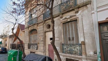 La casa del barrio porteño de Barracas incendiada por un vecino, para atacar deliberadamente a dos parejas de lesbianas.