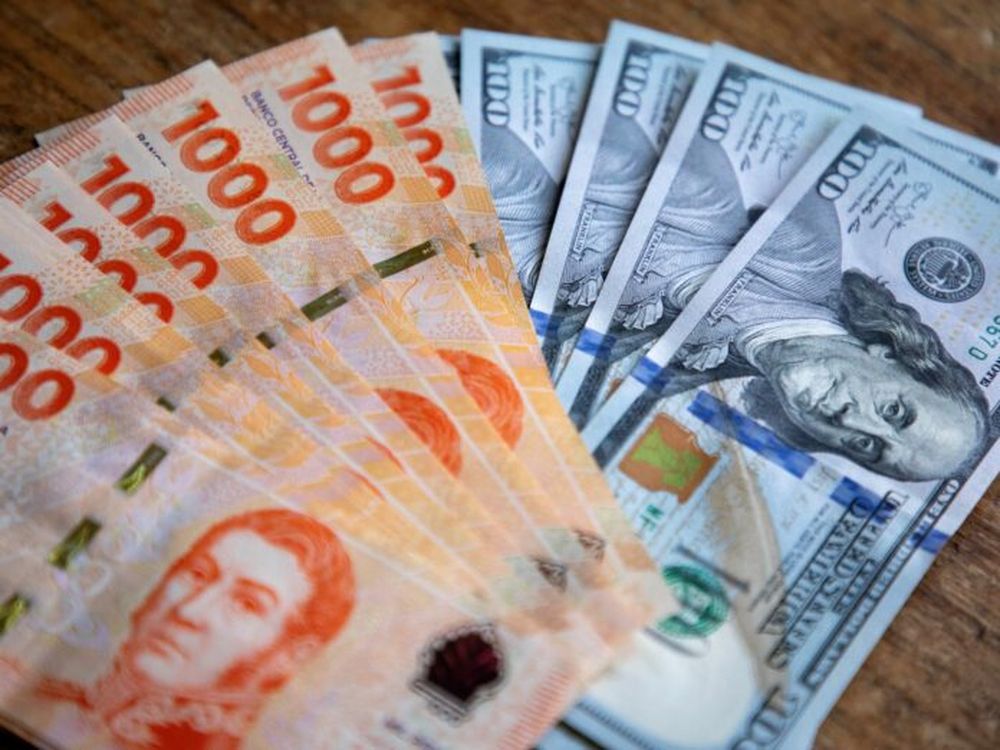 El dólar en la mira del Gobierno. (Xinhua)