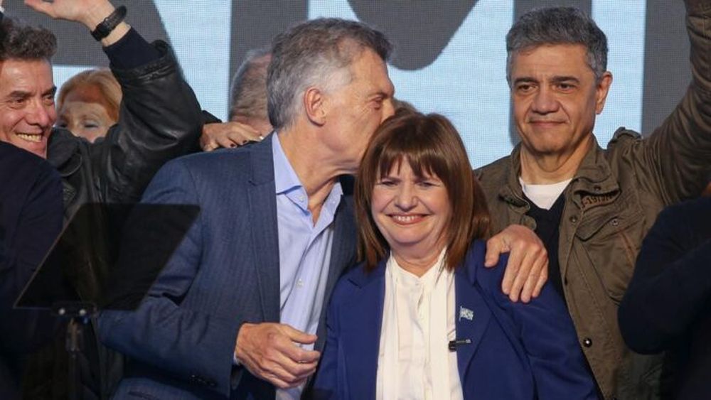 La ministra de Seguridad, Patricia Bullrich, y el expresidente Mauricio Macri.