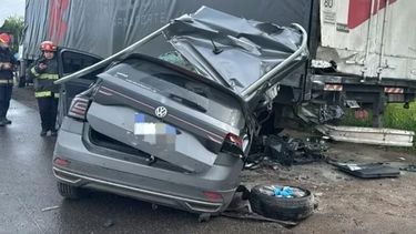 Por el estado en que quedó la SUV se presume que circulaba a alta velocidad por la Autovía 2.