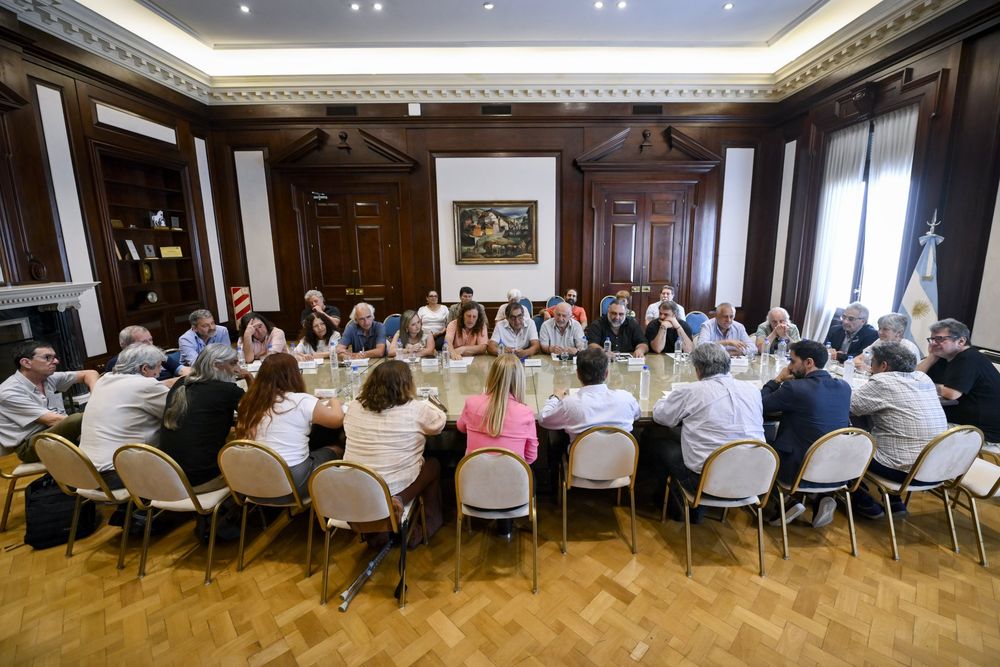 Axel Kicillof junto a dirigentes de las CTA.&nbsp;