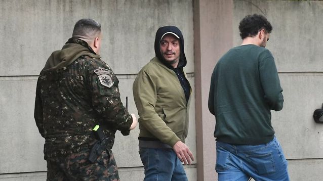 Máximo Kirchner en la casa de la familia Solari en Parque Leloir, la mañana del fallecimiento del músico.