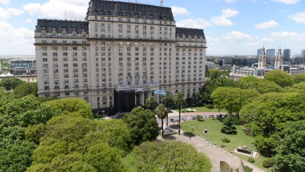 El Ministro de Defensa realizó una millonaria compra para los altos rangos de las Fuerzas Militares.