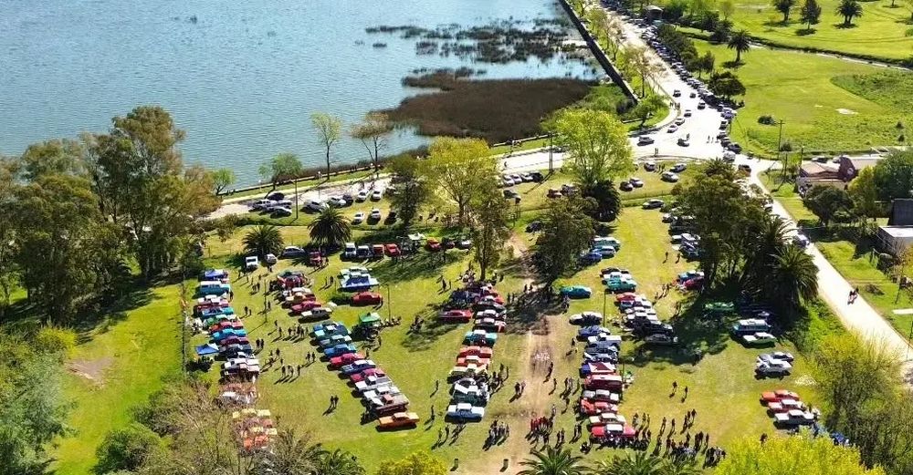 En Chascomús, en la zona del Fuerte San Juan Bautista, se congregaron cientos de seguidores de Chevrolet.