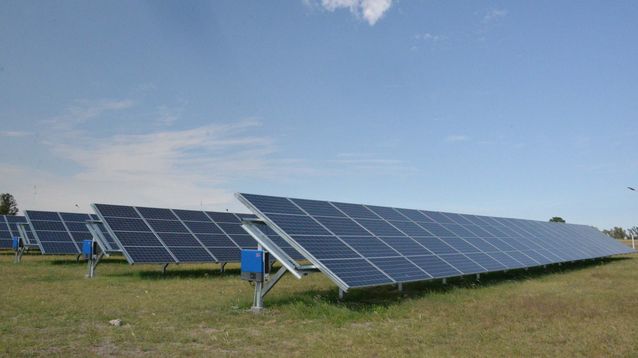Las instalaciones de un parque solar. Las instalaciones de un parque solar.