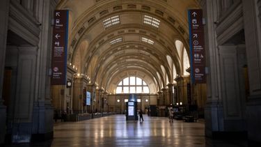 La estación de trenes Plaza Constitución durante un paro.(Xinhua/Martín Zabala)