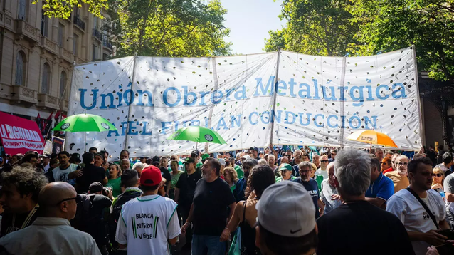 Los gremios marcharon a favor de la conducción de Abel Furlán en la UOM.&nbsp;