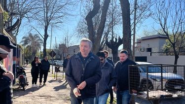 El diputado nacional y presidente del PJ bonaerense, Máximo Kirchner, emitió su voto este domingo en la Escuela N.º 5 de Tolosa, en La Plata.