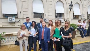 Los ocho que son nueve, el espacio libertario que enciende polémica en Diputados. (X)