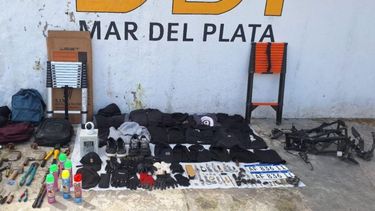 Algunos de los materiales de los boqueteros secuestrados por la Policía Bonaerense.