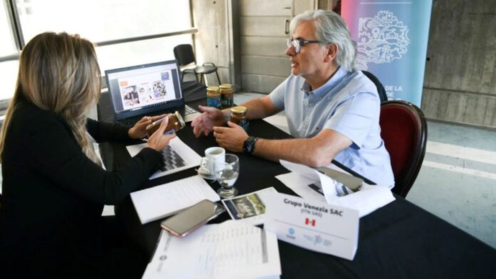 Ronda Inversa de Negocios para el Sector Lácteos en el Teatro Argentino de La Plata. - MDA -