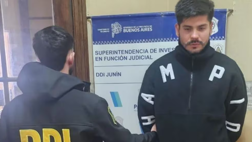 El arquero de Sarmiento de Junín, Lucas Acosta, detenido por coacción y violencia de género.