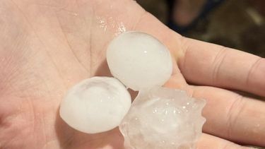 El granizo se sintió fuerte en la madrugada de este jueves en el Área Metropolitana de Buenos Aires, principalmente en la localidad e Pilar.&nbsp;