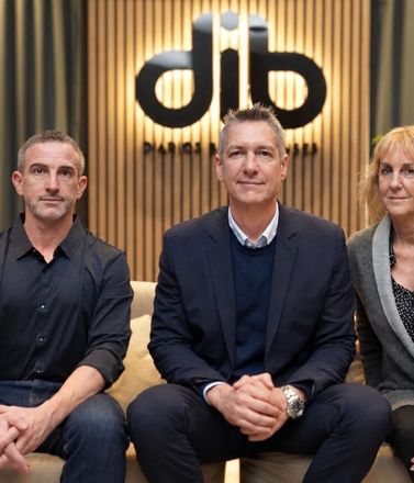 Gonzalo Julián Irazoqui, presidente de la agencia DIB, junto a Ramona Maciel, vicepresidenta, y Fernando Curas, director.