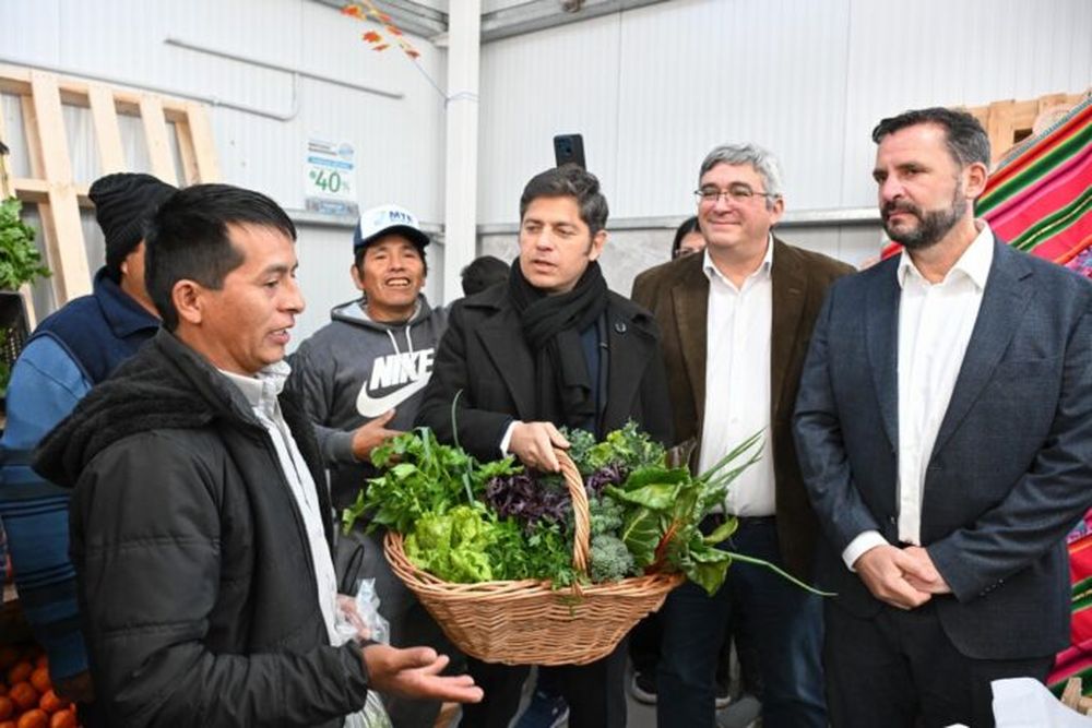 Kicillof, Rodríguez y Sujarchuk en el nuevo Mercado Bonaerense Fijo. (Prensa MDA)