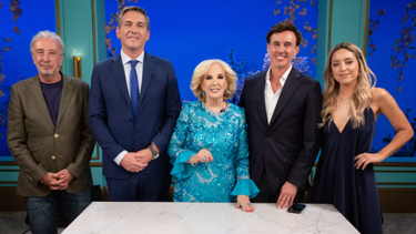 El actor Eduardo Blanco, el periodista Franco Mercuriali, Mirtha Legrand, Roberto García Moritán y Sofía Martínez.