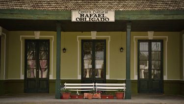 El Centro Cultural Rafael Obligado funciona en la antigua estación.