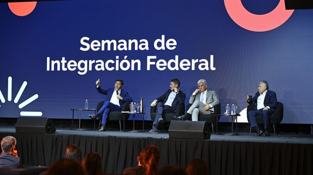 Kicillof, Poggi y Cornejo, con el representante del CFI en la reunión de hoy.&nbsp;