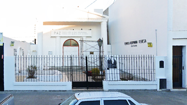 El templo de la Sociedad Espiritista Paz y elevación de Bahía Blanca, ubicado en la calle Patricios 325, por orden judicial está cerrado.&nbsp;