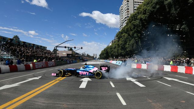 Franco Colapinto emocionó a todos en las calles de Buenos Aires.