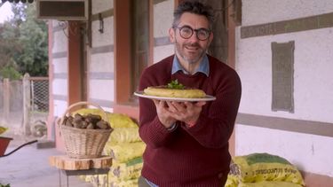 En Comandante Nicanor Otamendi, Juan Braceli hizo una imperdible tortilla de papas.