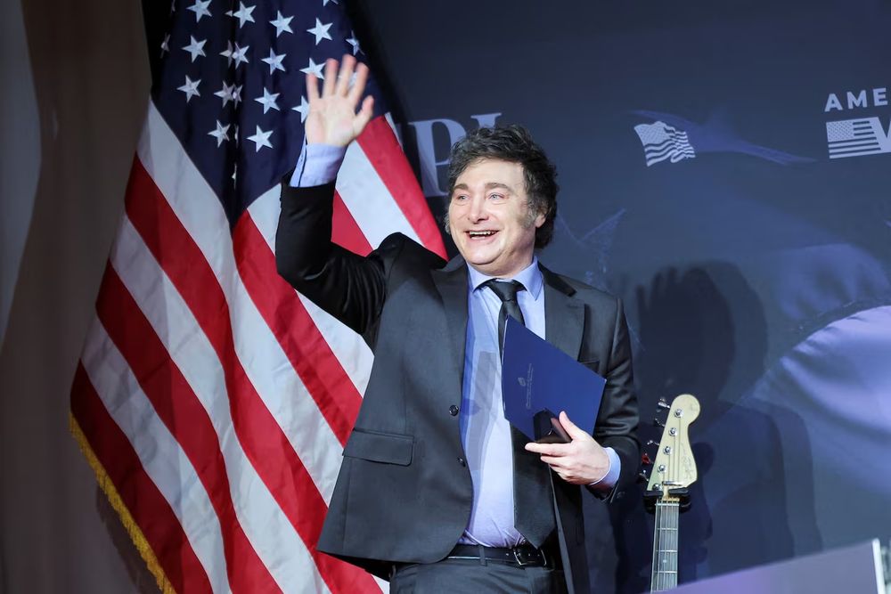 El presidente Javier Milei canceló su viaje a Estados Unidos previsto para mañana.