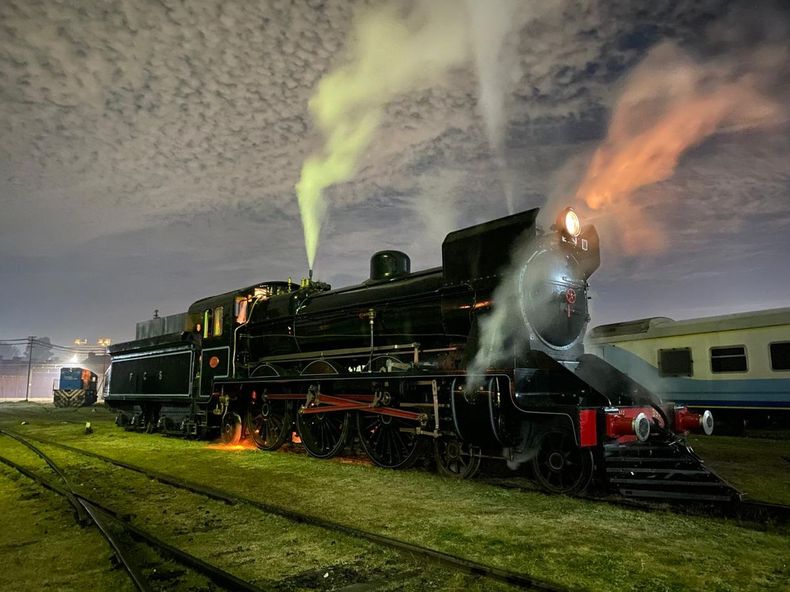 La locomotora 3925 del año 1927 restaurada en los talleres del Ferroclub de Remedios de Escalada. (El Diario Sur)&nbsp;