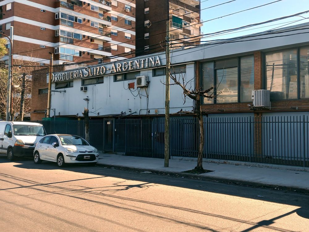 La planta de la droguería Suizo Argentina en Ramos Mejía, partido de La Matanza.&nbsp;