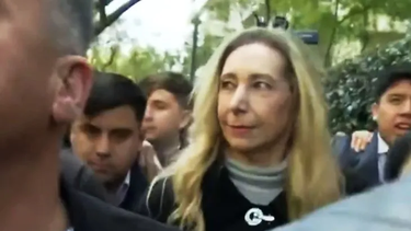 Karina Milei llamó a votar, pero evitó hablar con la prensa.