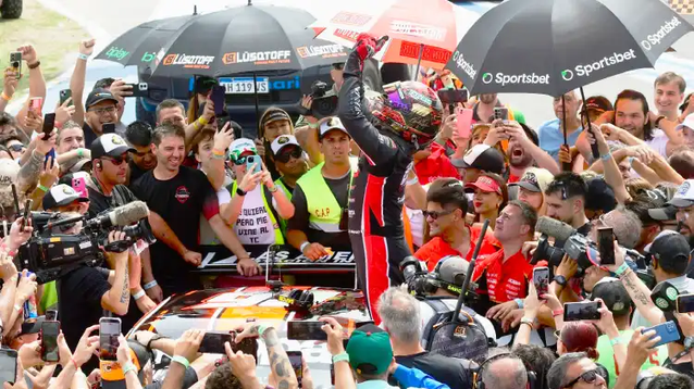 Agustín Canapino, campeón del Turismo Carretera por quinta vez.