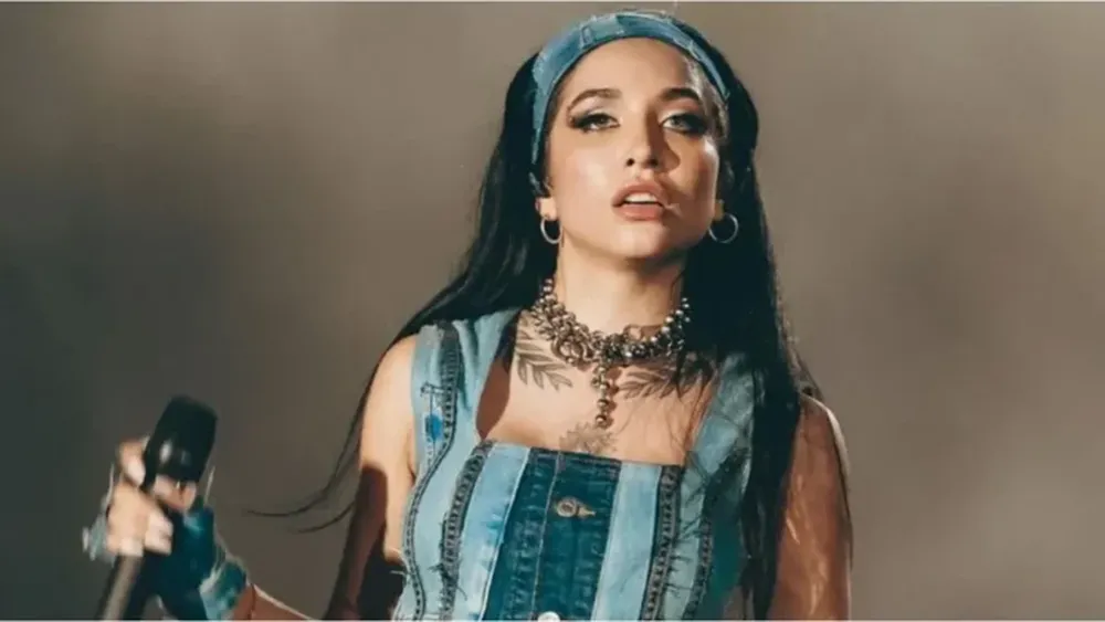 María Becerra se aleja de las redes sociales por los impactos negativos en su salud mental.