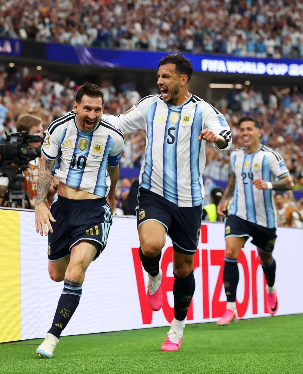 Leo Messi festeja el segundo gol ante Austria. (@Argentina)