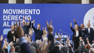 Kicillof en el Pasaje Dardo Rocha, durante el lanzamiento del MDF Salud.&nbsp;