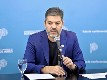 El ministro de Gobierno, Carlos Bianco, advirtió que la situación actual es de “fragilidad inédita” y podría afectar a millones de usuarios. El ministro de Gobierno, Carlos Bianco, advirtió que la situación actual es de “fragilidad inédita” y podría afectar a millones de usuarios.