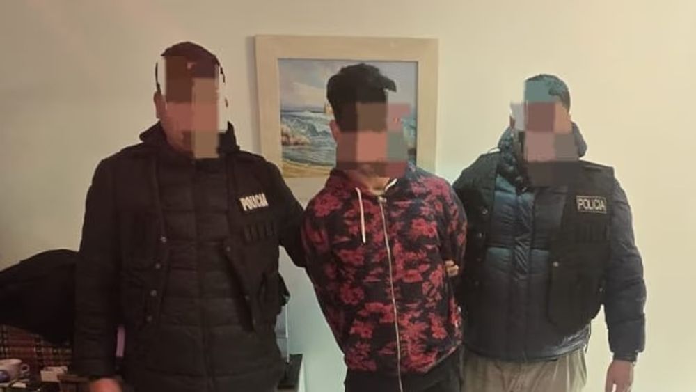 Arrestaron en el barrio porteño de Retiro a hombre que era acusado por un femicidio en Los Polvorines. Arrestaron en el barrio porteño de Retiro a hombre que era acusado por un femicidio en Los Polvorines.