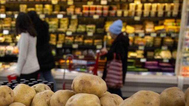 Personas en un supermercado. (Agencia Xinhua)