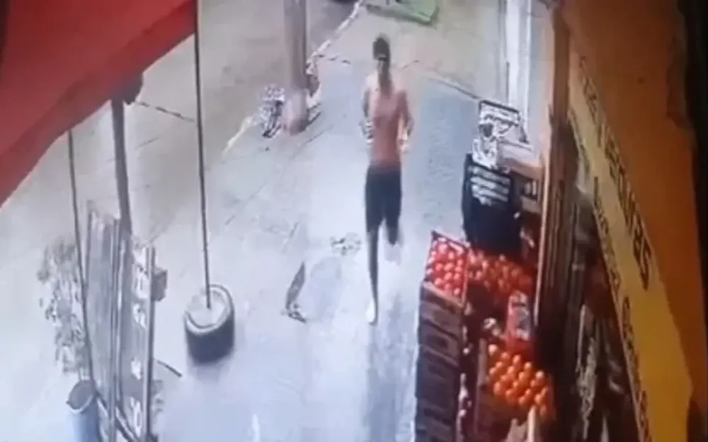 El joven fugado, en una imagen de una cámara de seguridad. (0221)