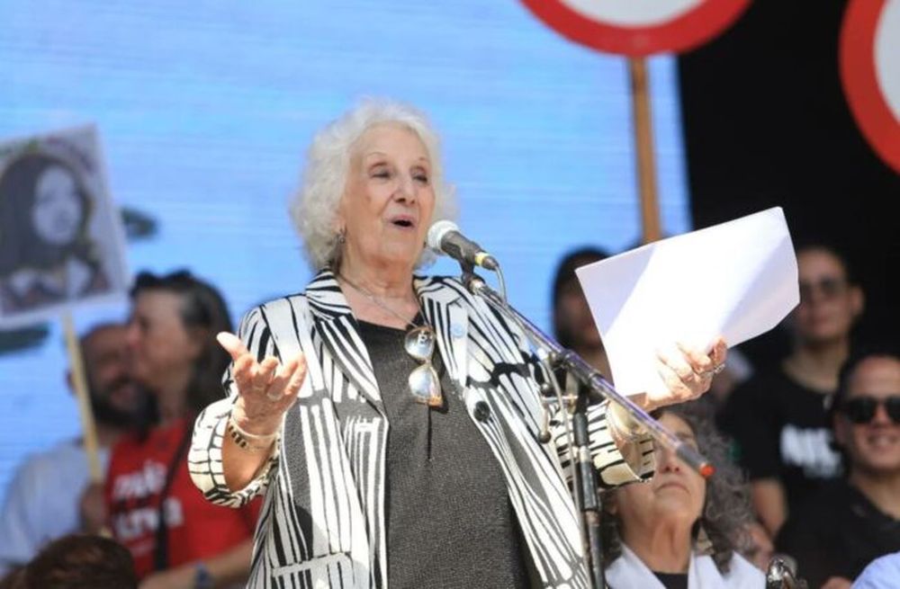 La titular de Abuelas de Plaza de Mayo, Estela de Carlotto, en el palco del acto en Plaza de Mayo por el Día de la Memoria, por la Verdad y la Justicia.