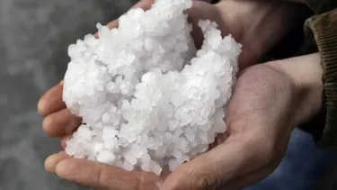 El graupel está formado por pequeños granos de hielo.
