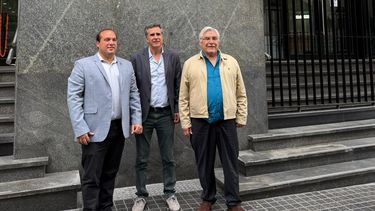 Francisco Recoulat (izq.), Juan Alberto Martínez y Gilberto Alegre, los intendentes que reclamaron en Vialidad Nacional por la Ruta 33.