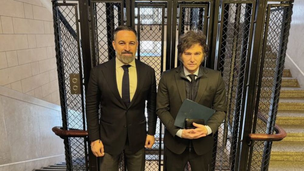 El Presidente Javier Milei junto al diputado español de VOX, Santiago Abascal.