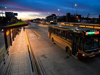 Un colectivo transita por el Área Metropolitana. Un colectivo transita por el Área Metropolitana.