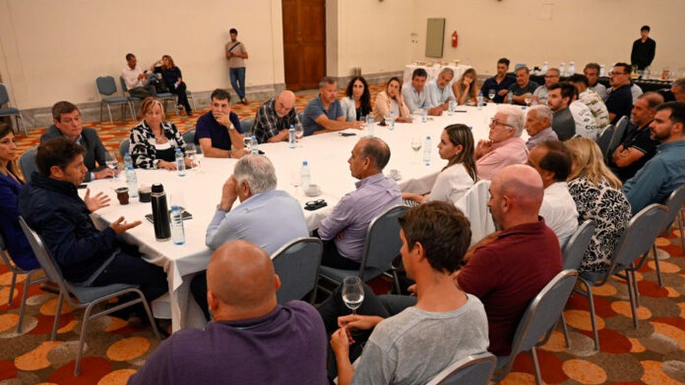 Kicillof reunido con el sector pesquero en Mar del Plata. (Prensa Gobernación)