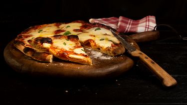 Pizza Margarita, ideal para celebrar la Noche de la Pizza y la Empanada