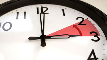 Quieren que los relojes se retrasen una hora.