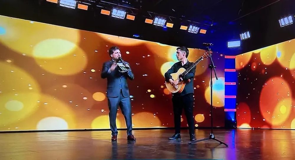 El guardiacárcel de Urdampilleta junto a Guido Kaczka.